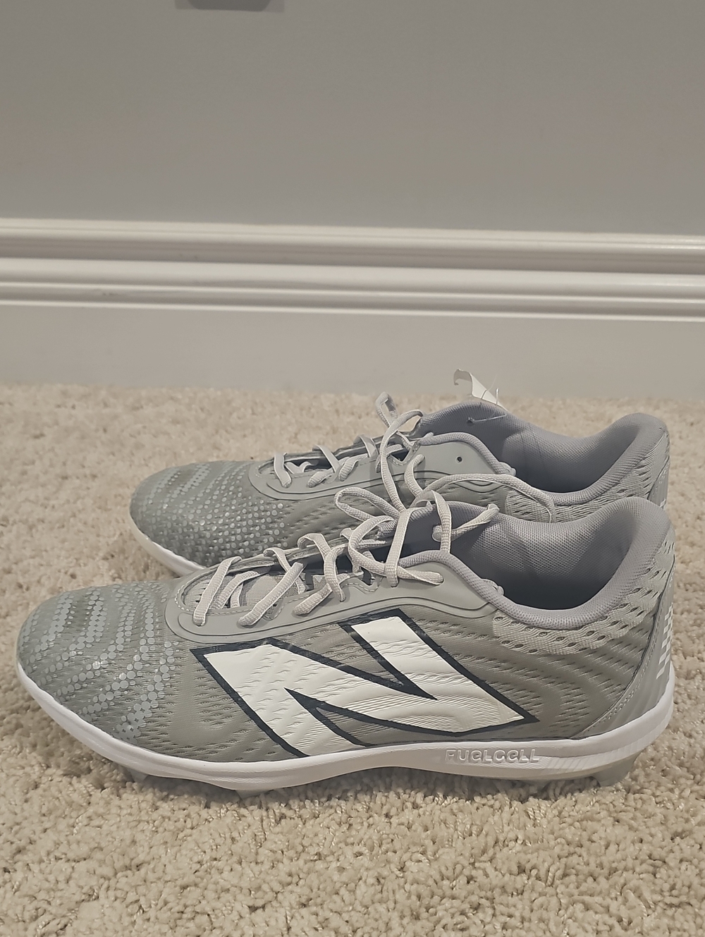 NWT New Balance Men’s L Gray Athletic FuelCell Baseball Cleats Shoes Sneakers 13